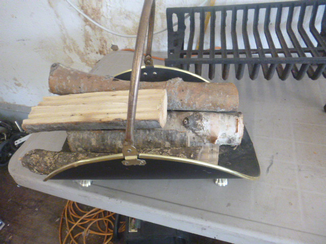 lot 118 image: Fire Place Items