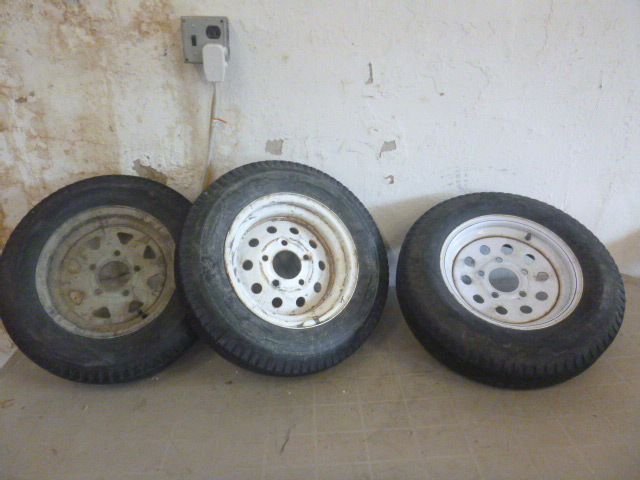 lot 147 image: 3 Trailer Tires