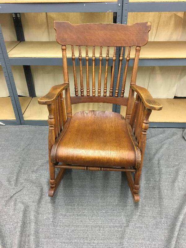 lot 33 image: Wooden Rocking Chair