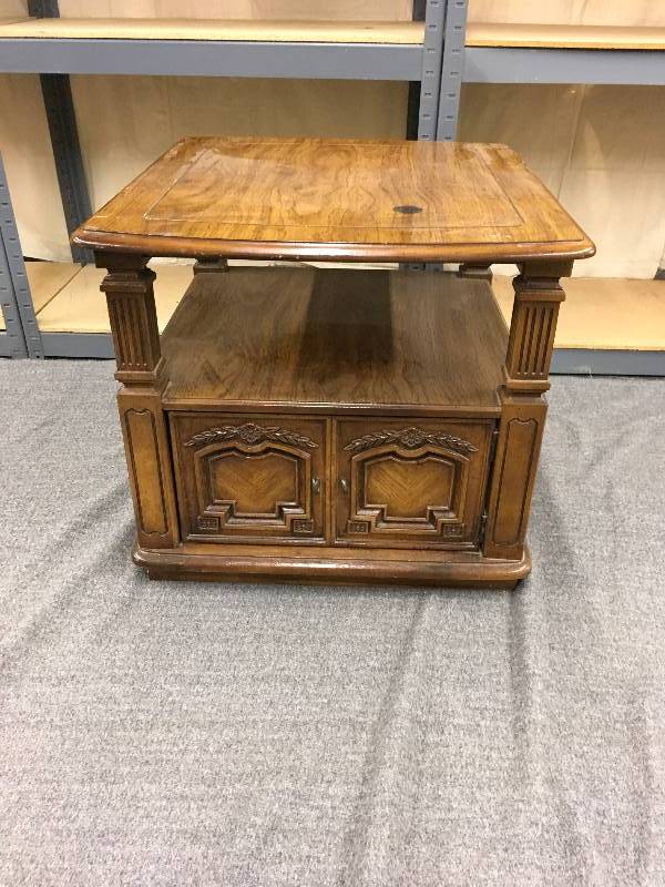 lot 34 image: Side Table