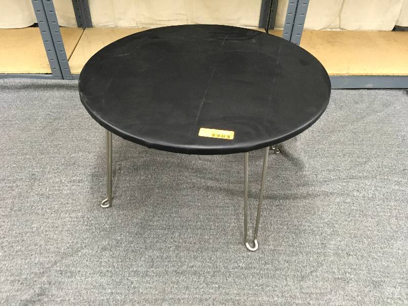 lot 40 image: Round Table