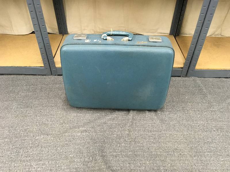 lot 58 image: Vintage Suitcase