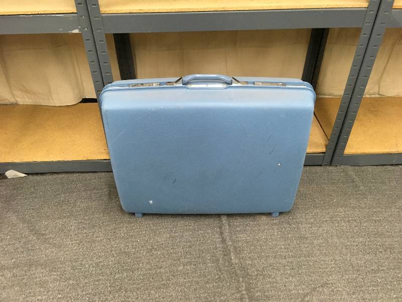 lot 59 image: Vintage Suitcase