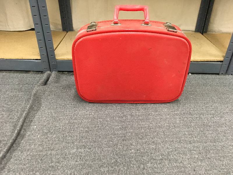 lot 60 image: Vintage Suitcase