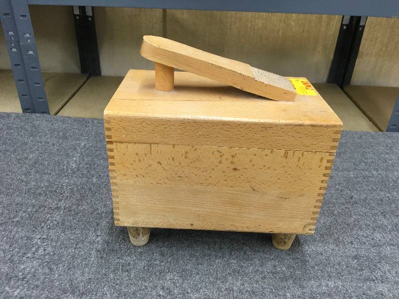 lot 65 image: Shoe Shining Kit