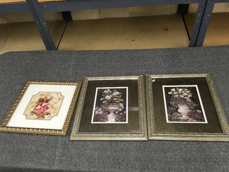 lot 69 image: Wall Decor