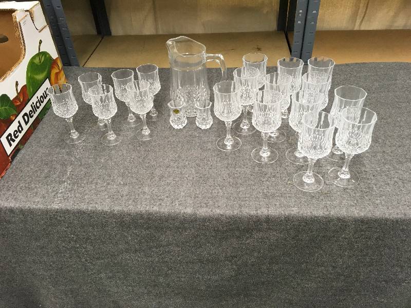 lot 83 image: Wine Glass Set