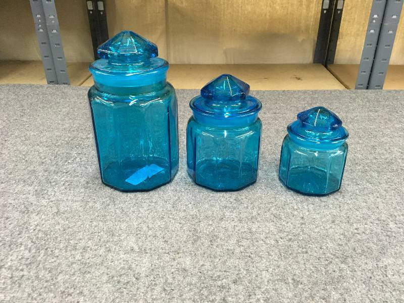 lot 87 image: Three Blue Jars