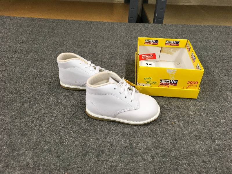 lot 90 image: Smart Fit 5W Kids Shoes