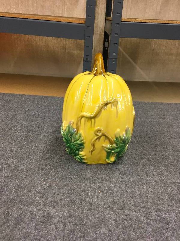 lot 97 image: Glass Pumpkin