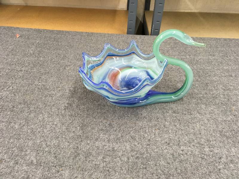 lot 95 image: Glass Bird Bowl