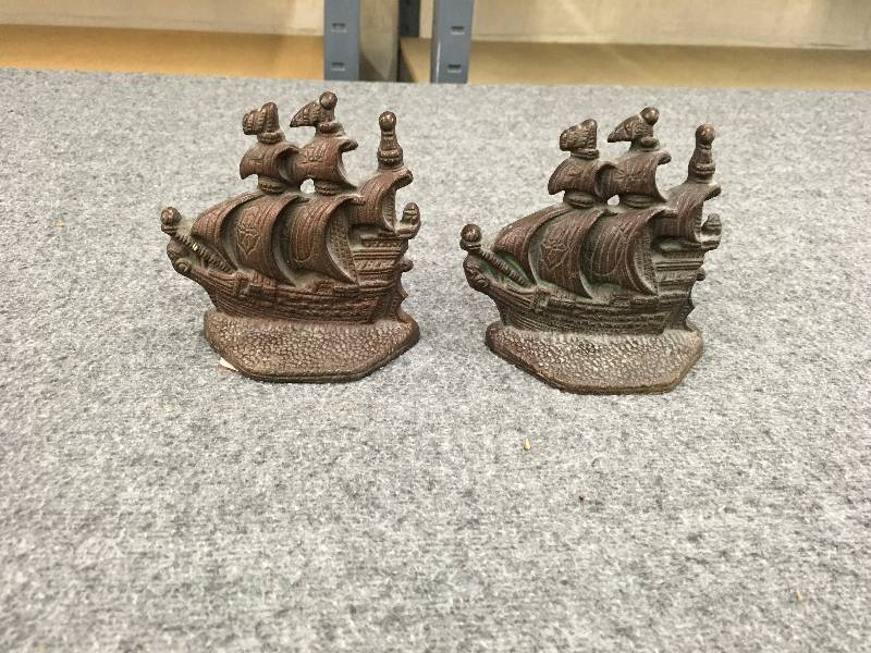 lot 104 image: Two Boats Nic Nacs