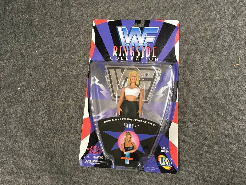 lot 118 image: WWF Sunny Figurine