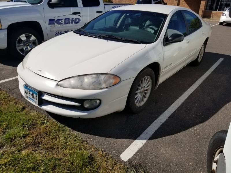 lot 1 image: 2000 Chrysler Intrepid 4-Door Sedan