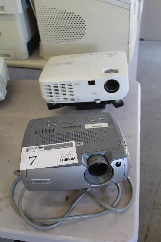 lot 7 image: Lot of (2) NEC NP215 HDMI Projectors