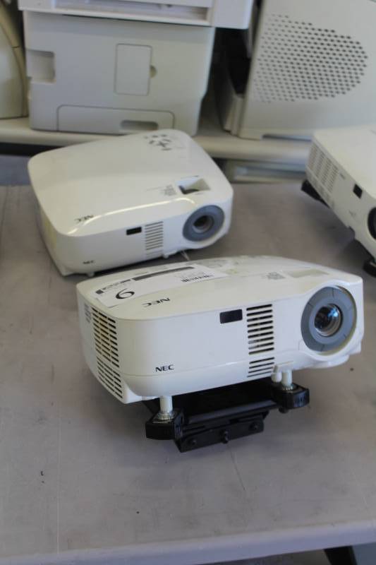 lot 6 image: Lot of (2) NEC NP215 HDMI Projectors
