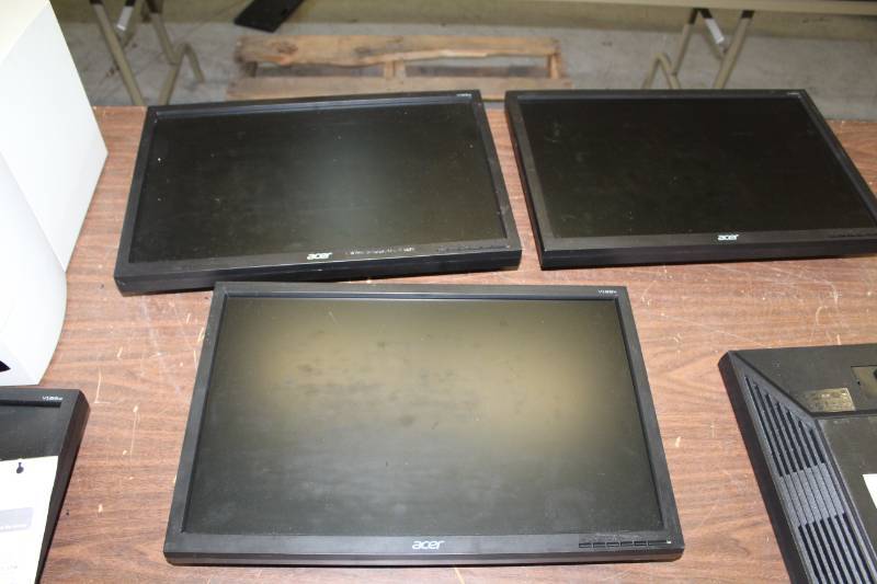 lot 86 image: Lot of (3) Acer V193w 19in. Computer Monitors