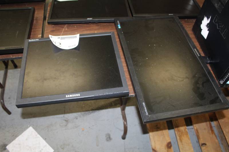 lot 82 image: Lot of (2) Samsung SyncMaster 912NE2420 19in.24in. Computer Monitors