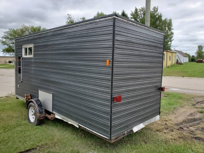 lot 1 image: 6 x 16 FishHouse