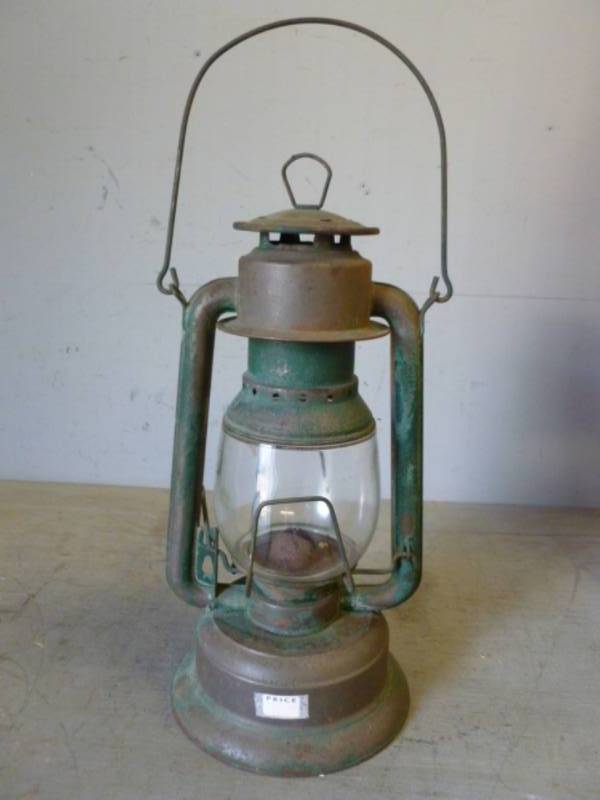 lot 4 image: Vintage Barn Lantern