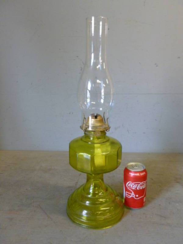 lot 6 image: Vintage Oil Lamp