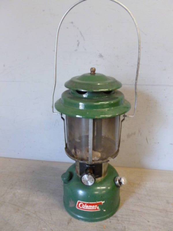 lot 8 image: Vintage Coleman Lantern