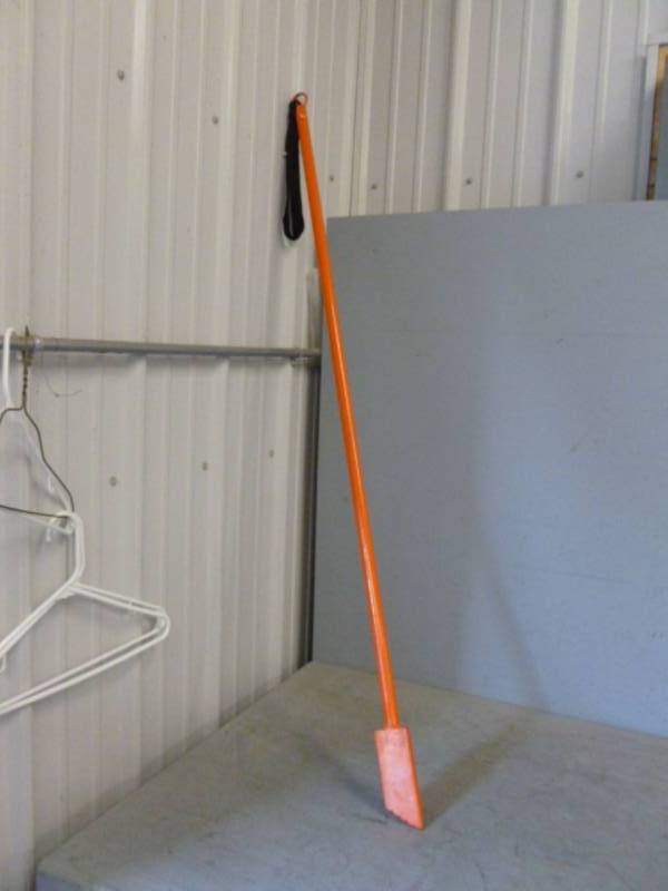 lot 9 image: Ice Chisel