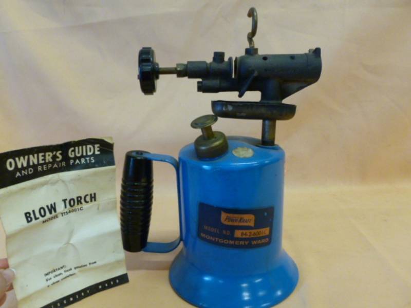 lot 11 image: Vintage Brass Torch