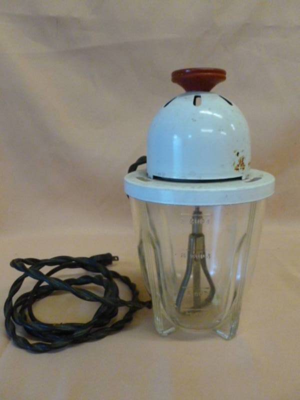 lot 12 image: Vintage Electric Beater Jar