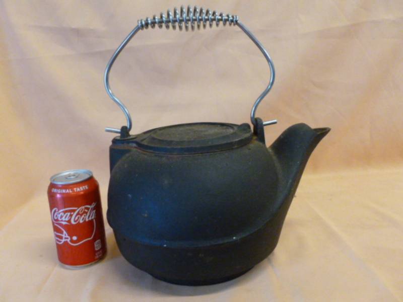 lot 13 image: Cast Iron Pot