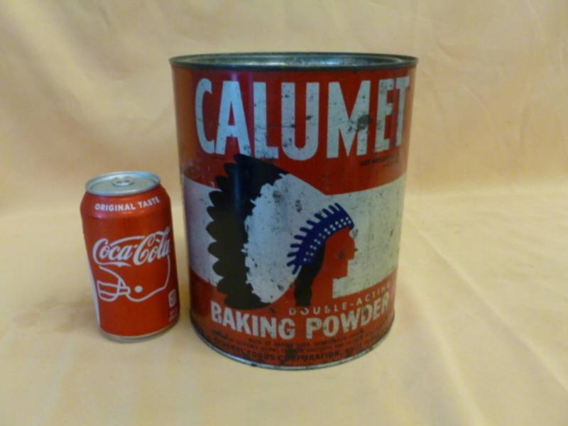 lot 19 image: Vintage Metal Container