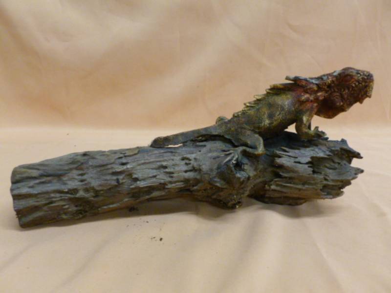 lot 40 image: Mounted Lizard