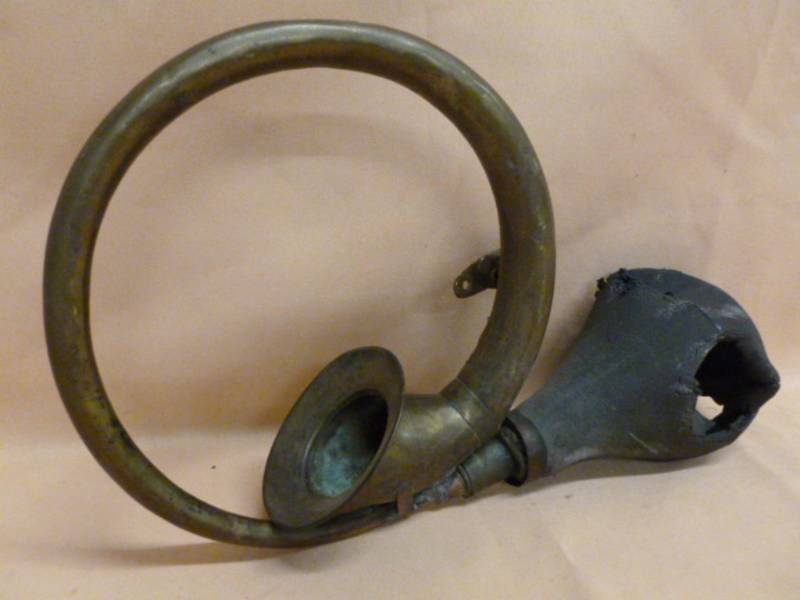 lot 54 image: Antique Brass Horn
