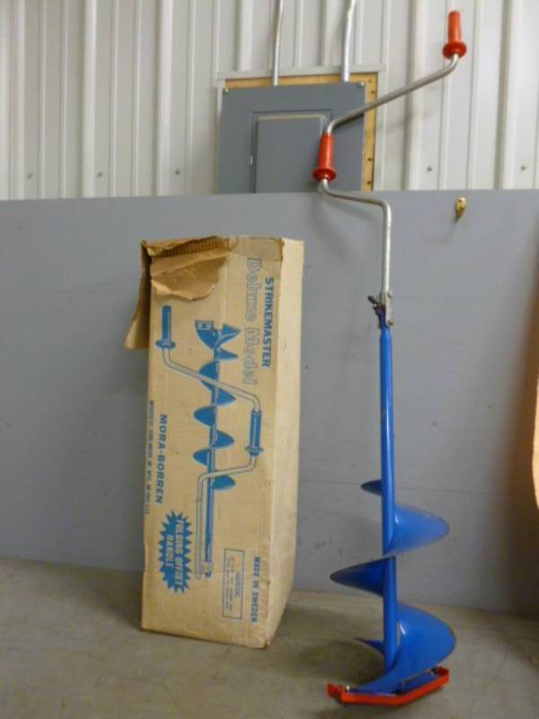 lot 63 image: Ice Auger