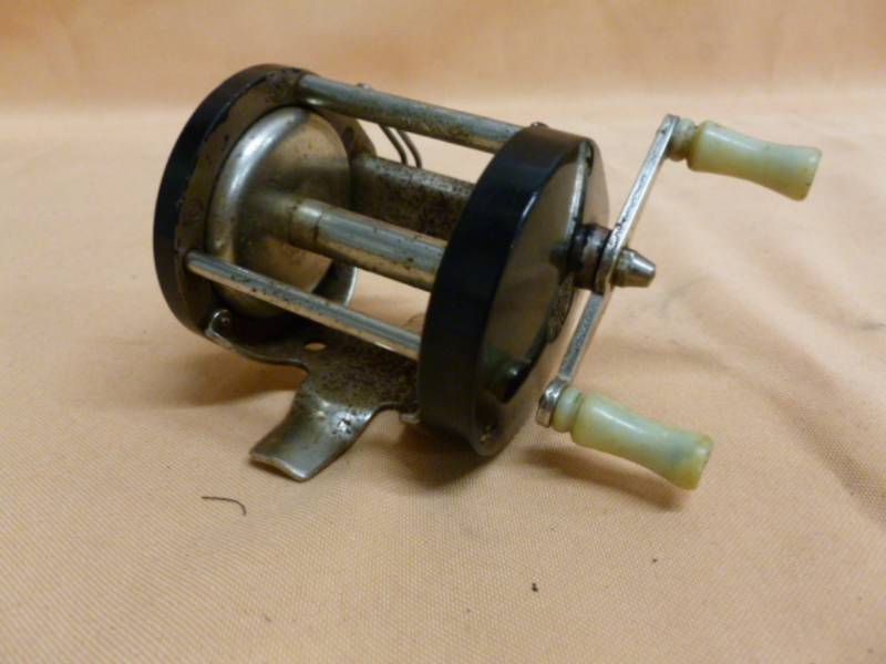 lot 67 image: Vintage Fishing Reel