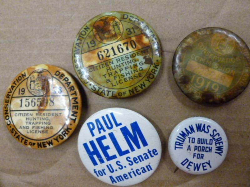 lot 70 image: Vintage Pinback Buttons