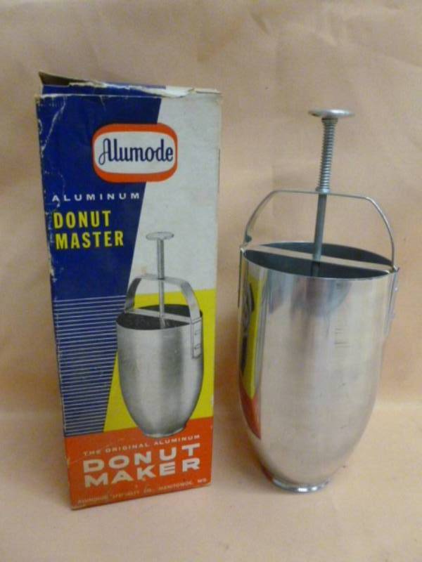 lot 74 image: Vintage Kitchen