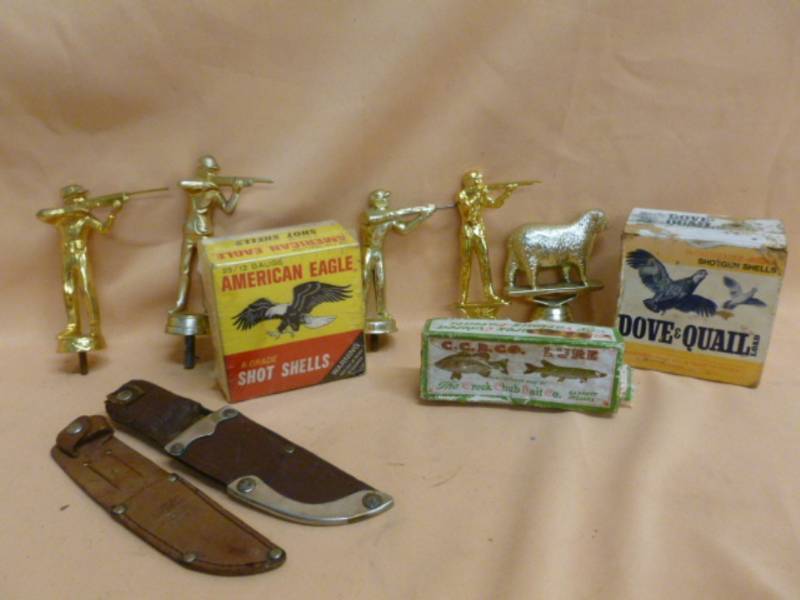 lot 98 image: Vintage Items