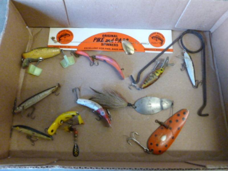lot 110 image: Vintage Fishing Baits