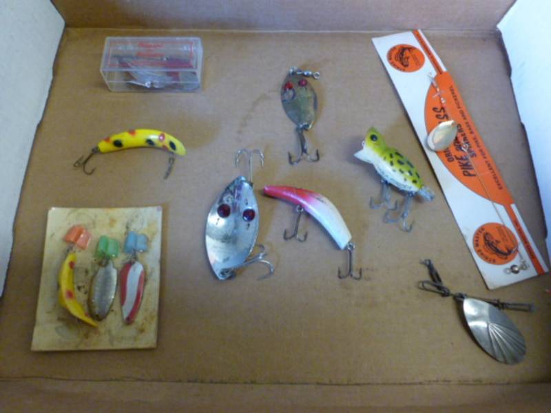 lot 111 image: Vintage Fishing Baits