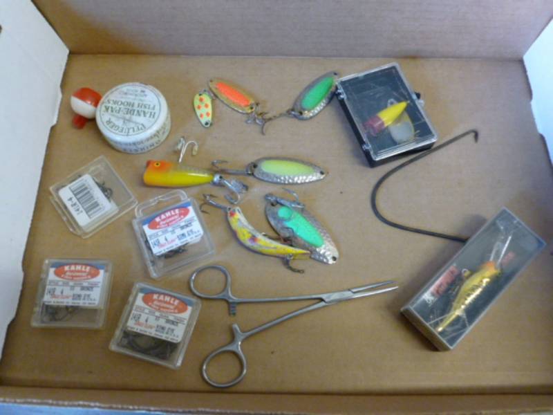 lot 112 image: Fishing Baits