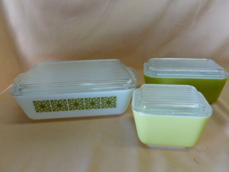 lot 127 image: Vintage Pyrex