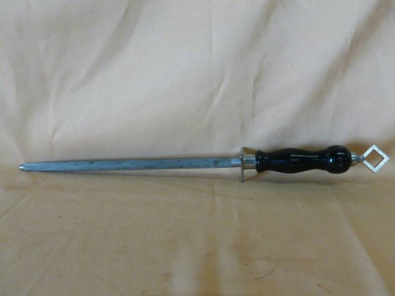 lot 145 image: Vintage Sharpening Steel
