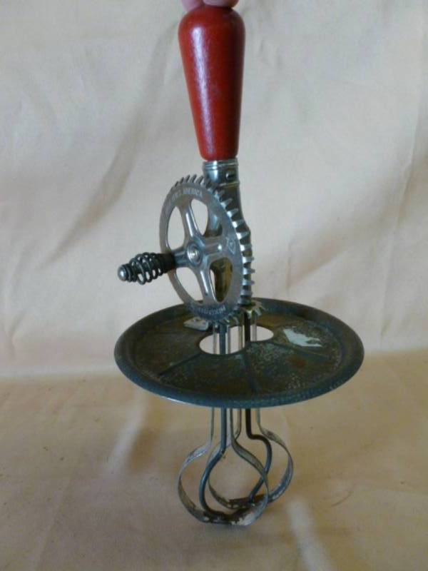 lot 152 image: Antique Egg Beater