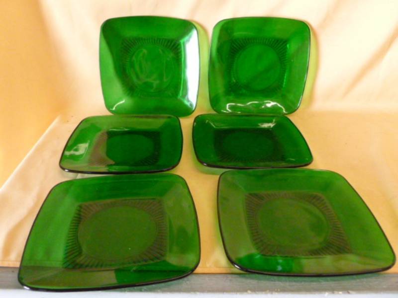 lot 176 image: Vintage Dessert Plates