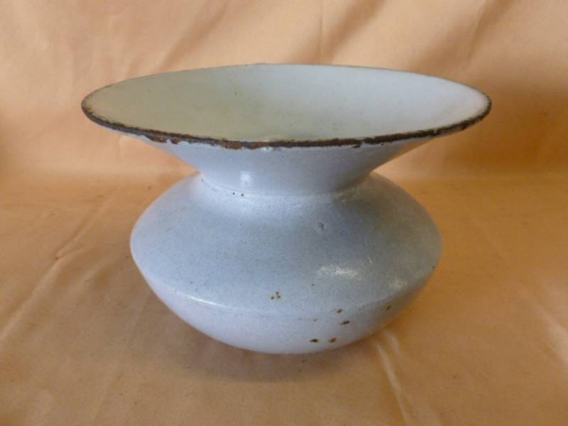lot 182 image: Antique Spittoon
