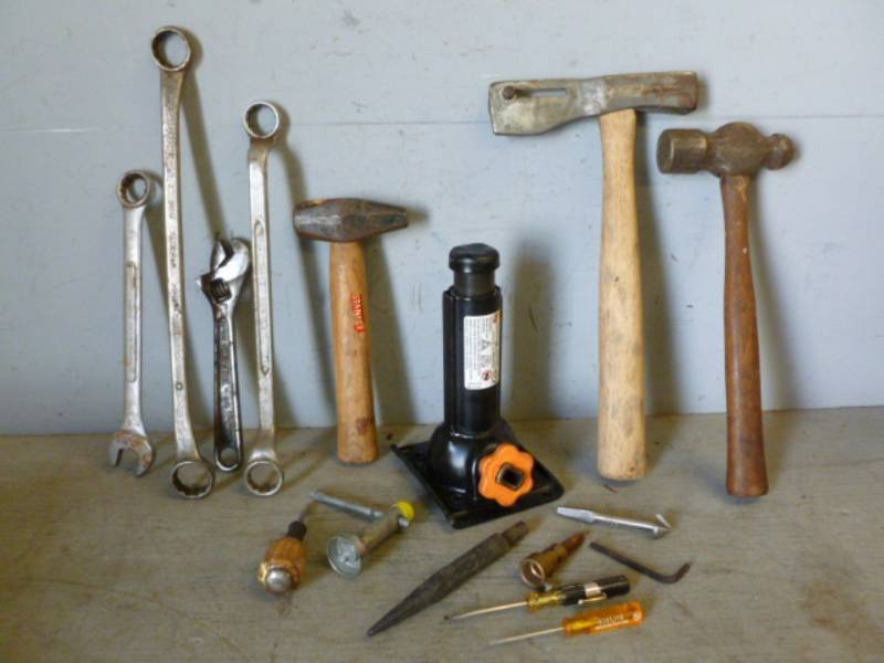 lot 186 image: Tools