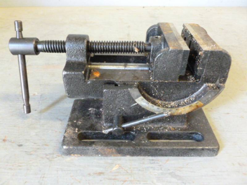 lot 187 image: Vise