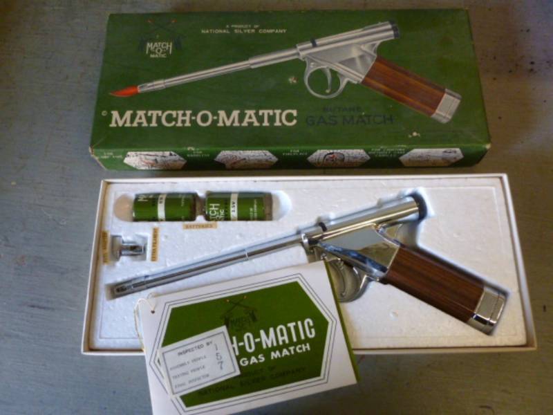 lot 190 image: Vintage Pistol Lighter