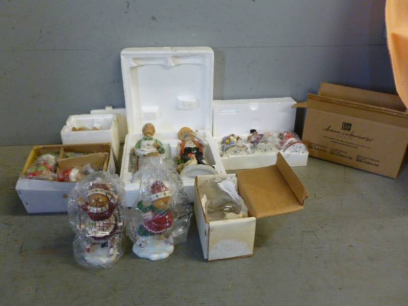 lot 202 image: Decorative